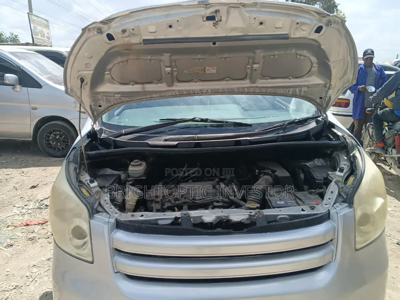 Toyota Noah 2011 Silver