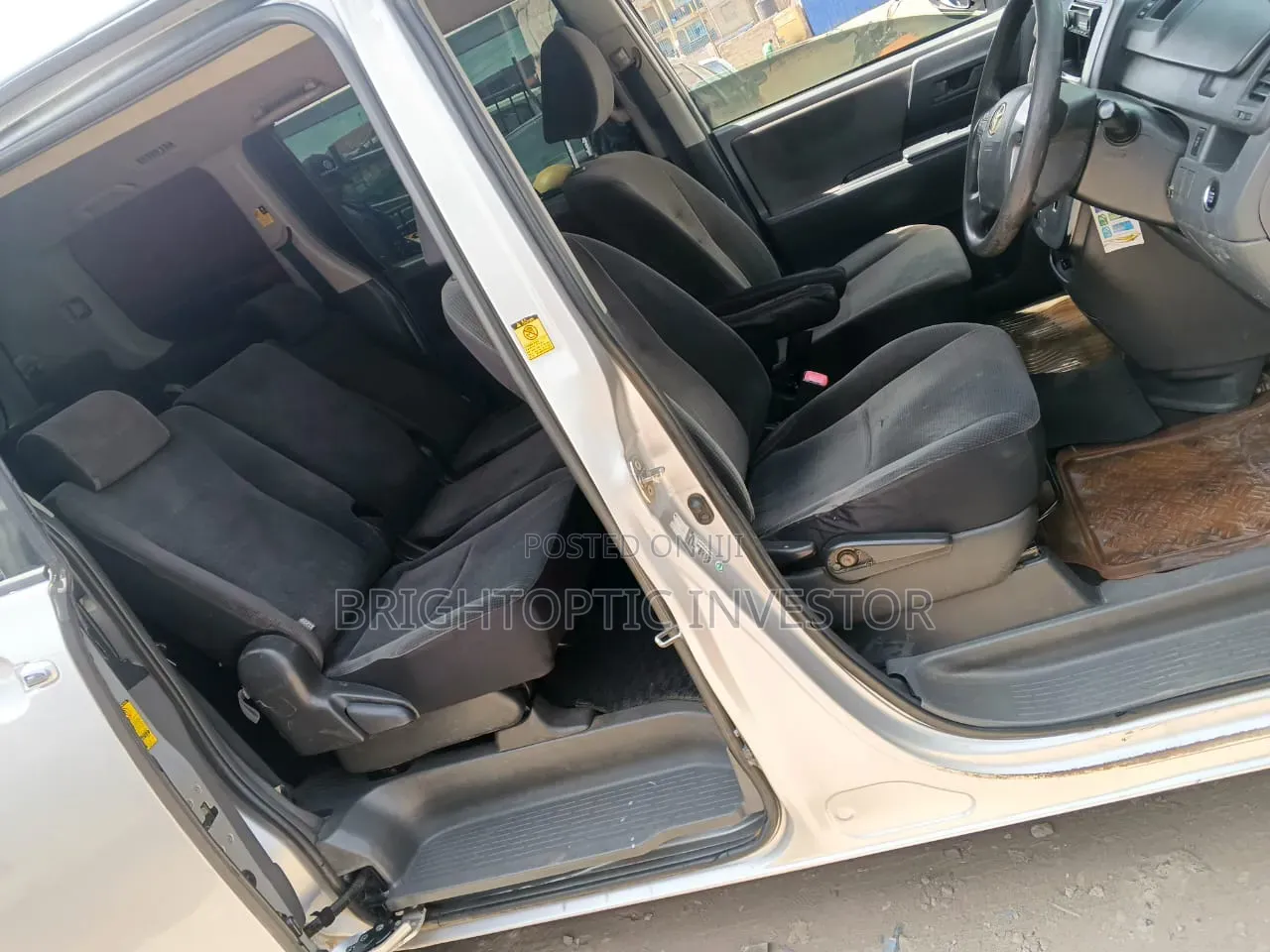 Toyota Noah 2011 Silver