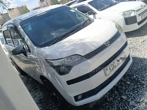 Toyota Spade 2014 White