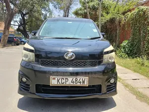 Toyota Noah 2.0 143hp FWD (8 Seater) 2010 Black