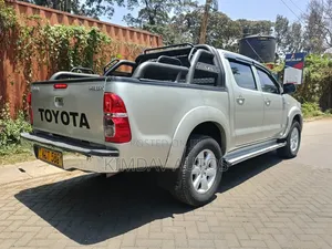 Toyota Hilux 2011 Silver