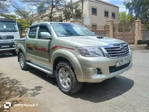 Toyota Hilux 2010 Silver