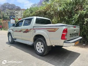 Toyota Hilux 2010 Silver