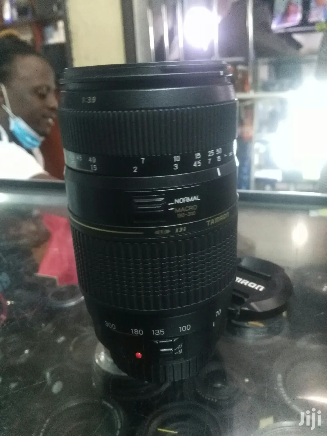 Canon Tamron 70-300mm For Blurring And Zooming