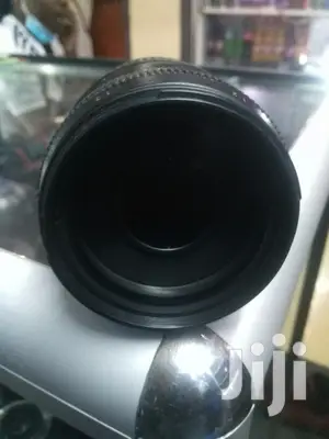 Canon Tamron 70-300mm For Blurring And Zooming