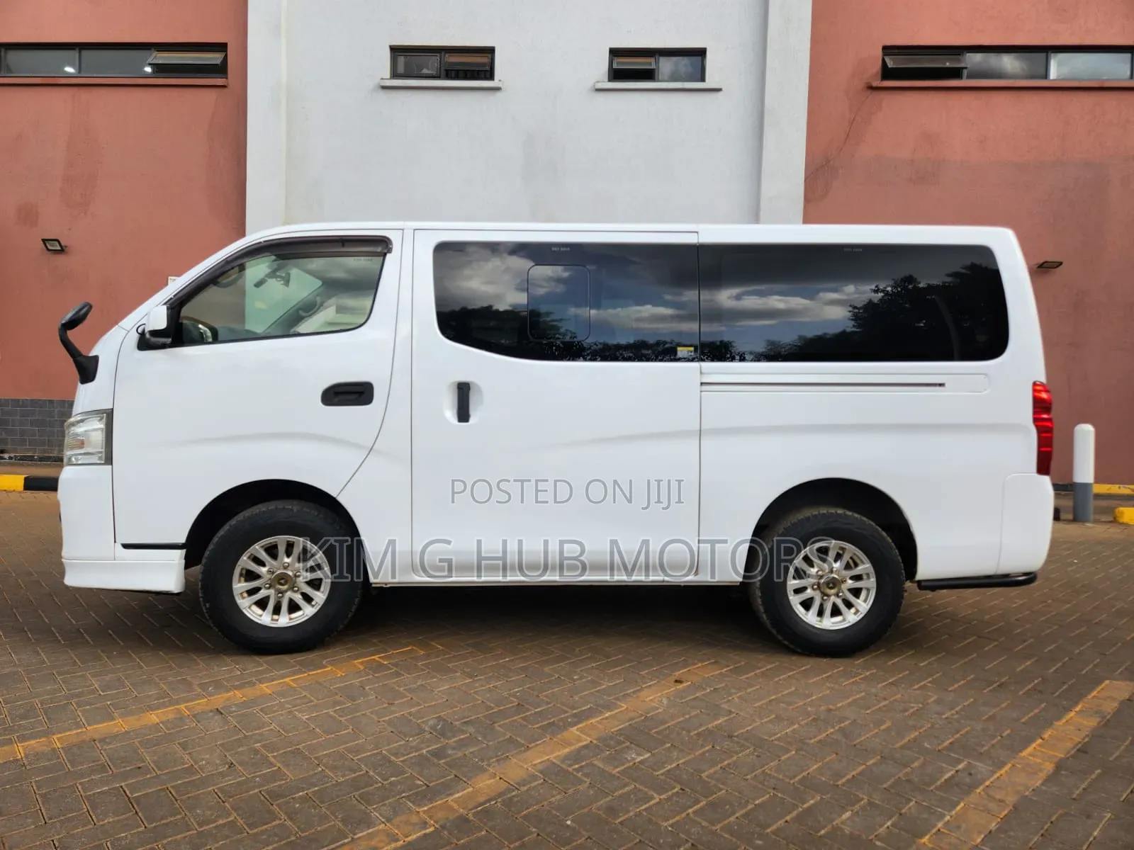Nissan Caravan (Urvan) 2013 White