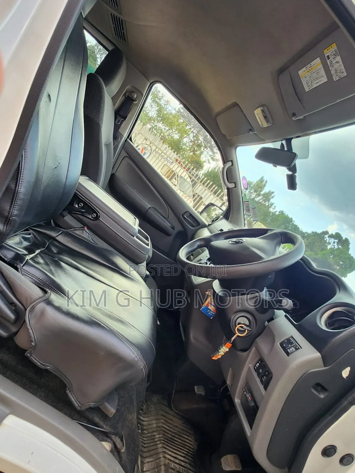 Nissan Caravan (Urvan) 2013 White