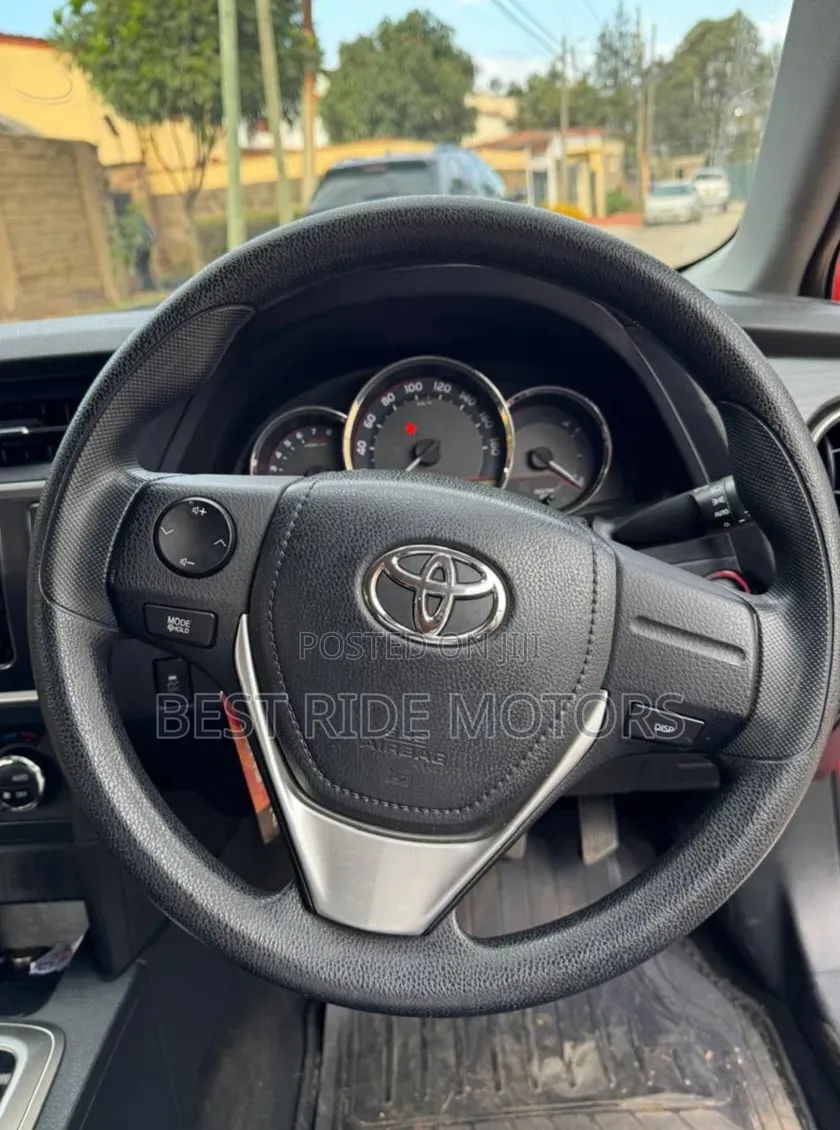 Toyota Auris 2015 Red