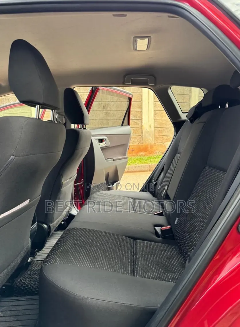 Toyota Auris 2015 Red