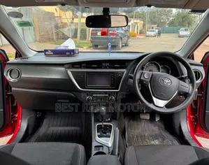 Toyota Auris 2015 Red