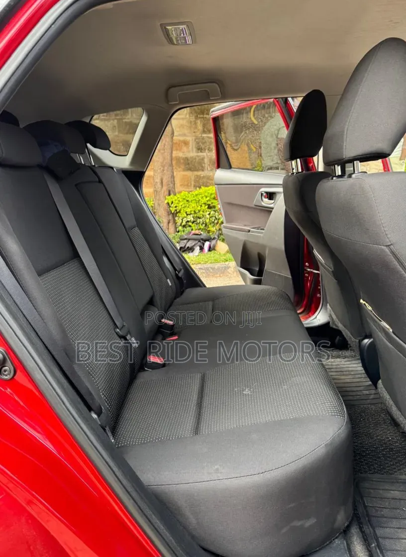 Toyota Auris 2015 Red