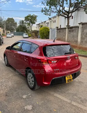 Toyota Auris 2015 Red