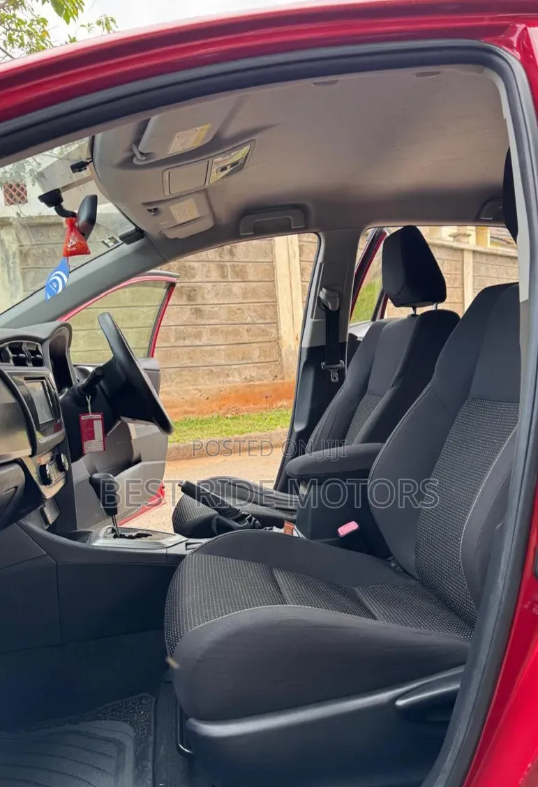 Toyota Auris 2015 Red