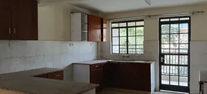3bdrm Apartment in Wood Avenue, Kilimani for rent