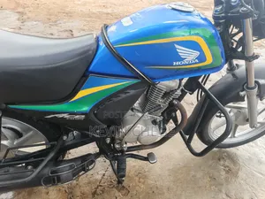 Honda CB 2022 Blue