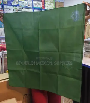 Quality Green Towel for Convenient Drying and Cleaning (1m X 1m)