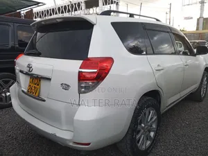 Toyota Vanguard 2012 White