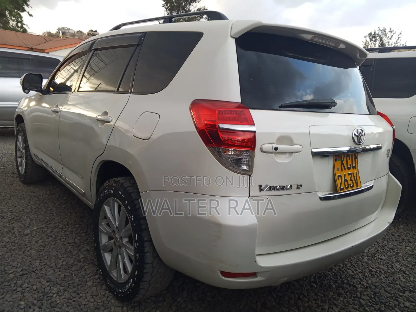 Toyota Vanguard 2012 White