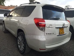 Toyota Vanguard 2012 White