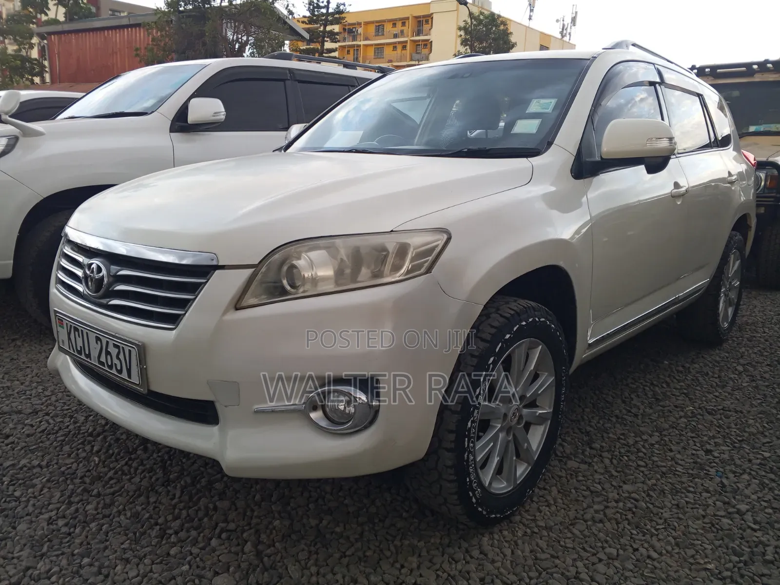 Toyota Vanguard 2012 White