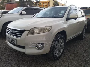 Toyota Vanguard 2012 White