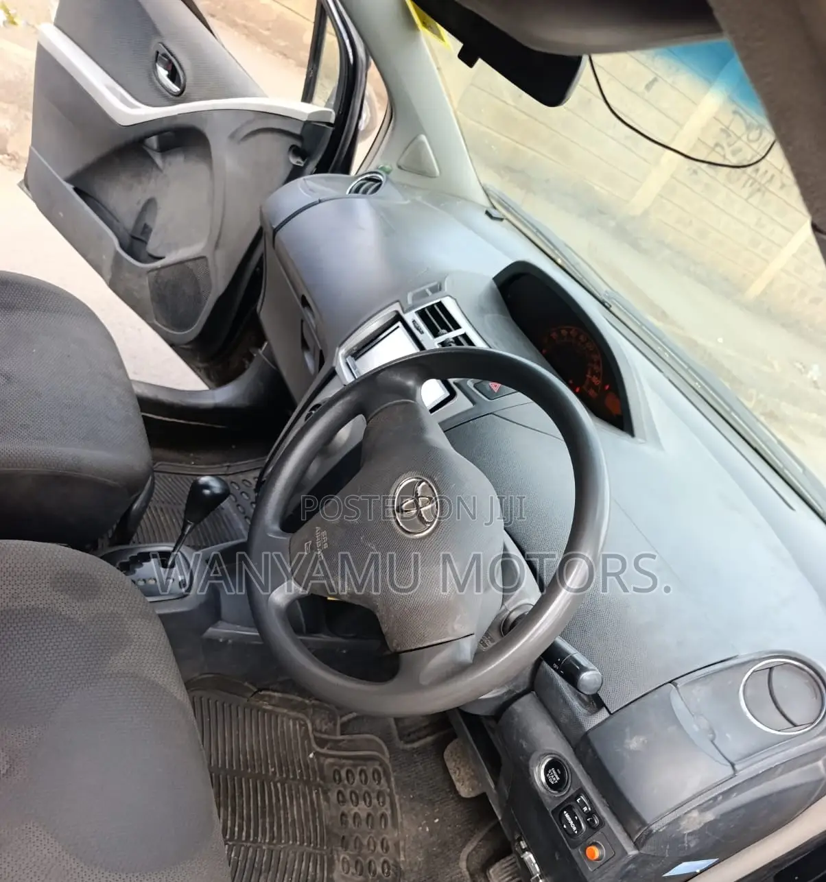 Toyota Vitz 2011 Black