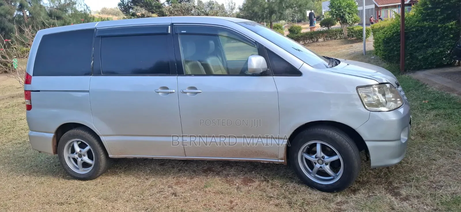 Toyota Noah 2.0 143hp AWD (7 Seater) 2008 Silver