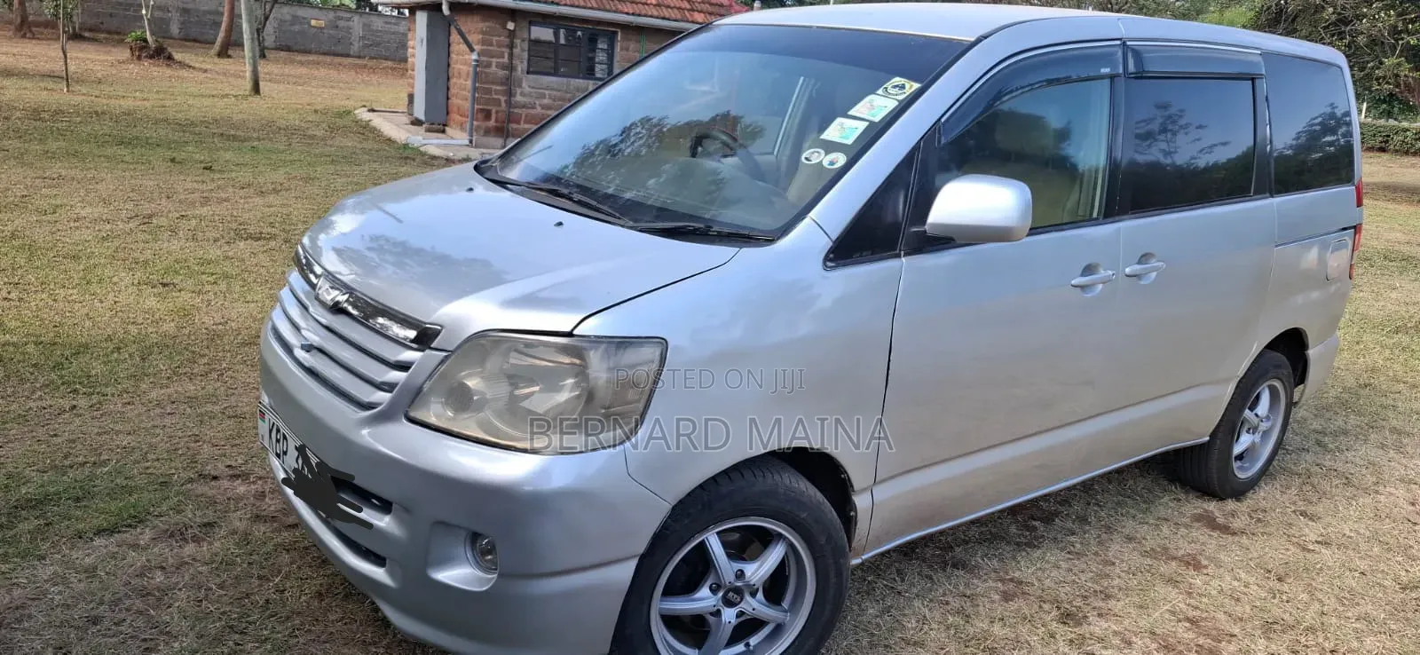Toyota Noah 2.0 143hp AWD (7 Seater) 2008 Silver