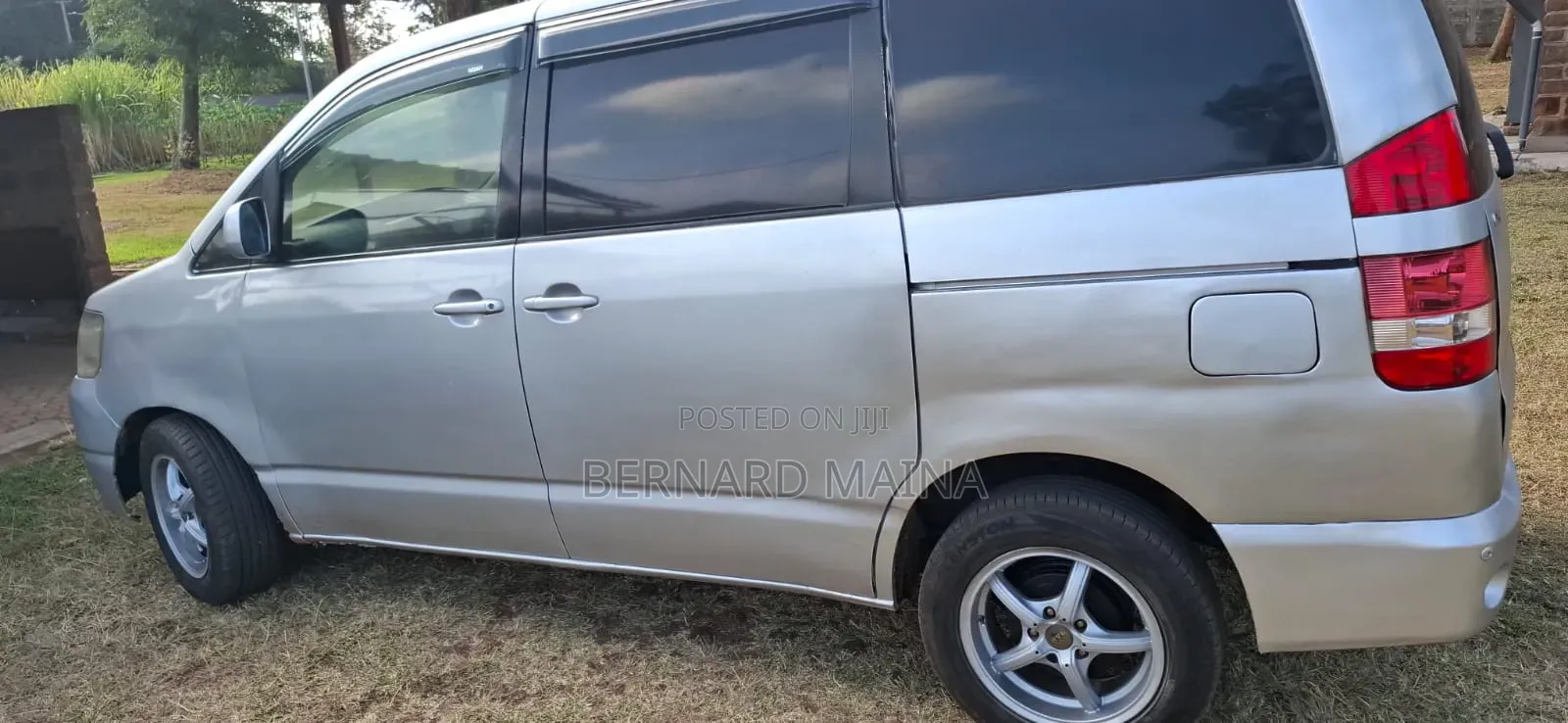 Toyota Noah 2.0 143hp AWD (7 Seater) 2008 Silver