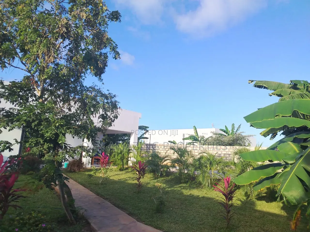 2 Bedrooms Villa Diani for Daily Rental