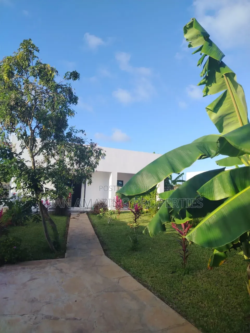 2 Bedrooms Villa Diani for Daily Rental