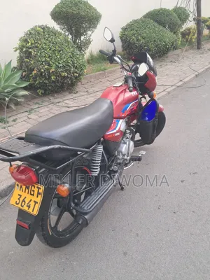 TVS HLX 125 2025 Red