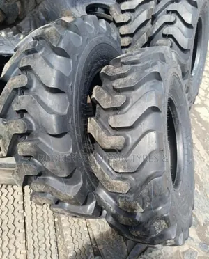 12.5 /80-18 Ceat Tires Backhoe Front Tyre (Made in India) 14p.r Nylon