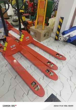 2 Tonne Commercial Pallet Trolley (Narrow)