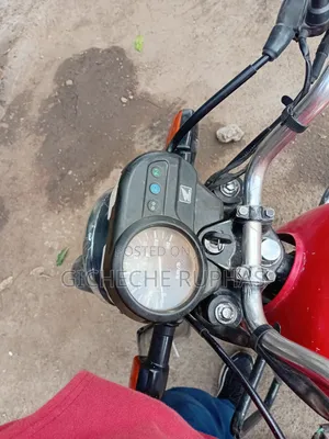 Honda CB 2025 Red