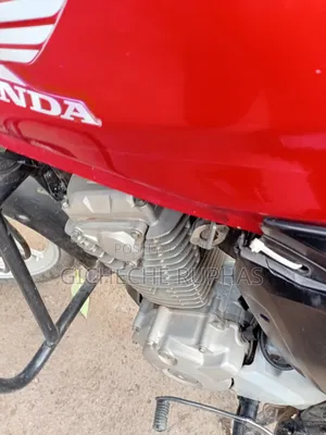 Honda CB 2025 Red