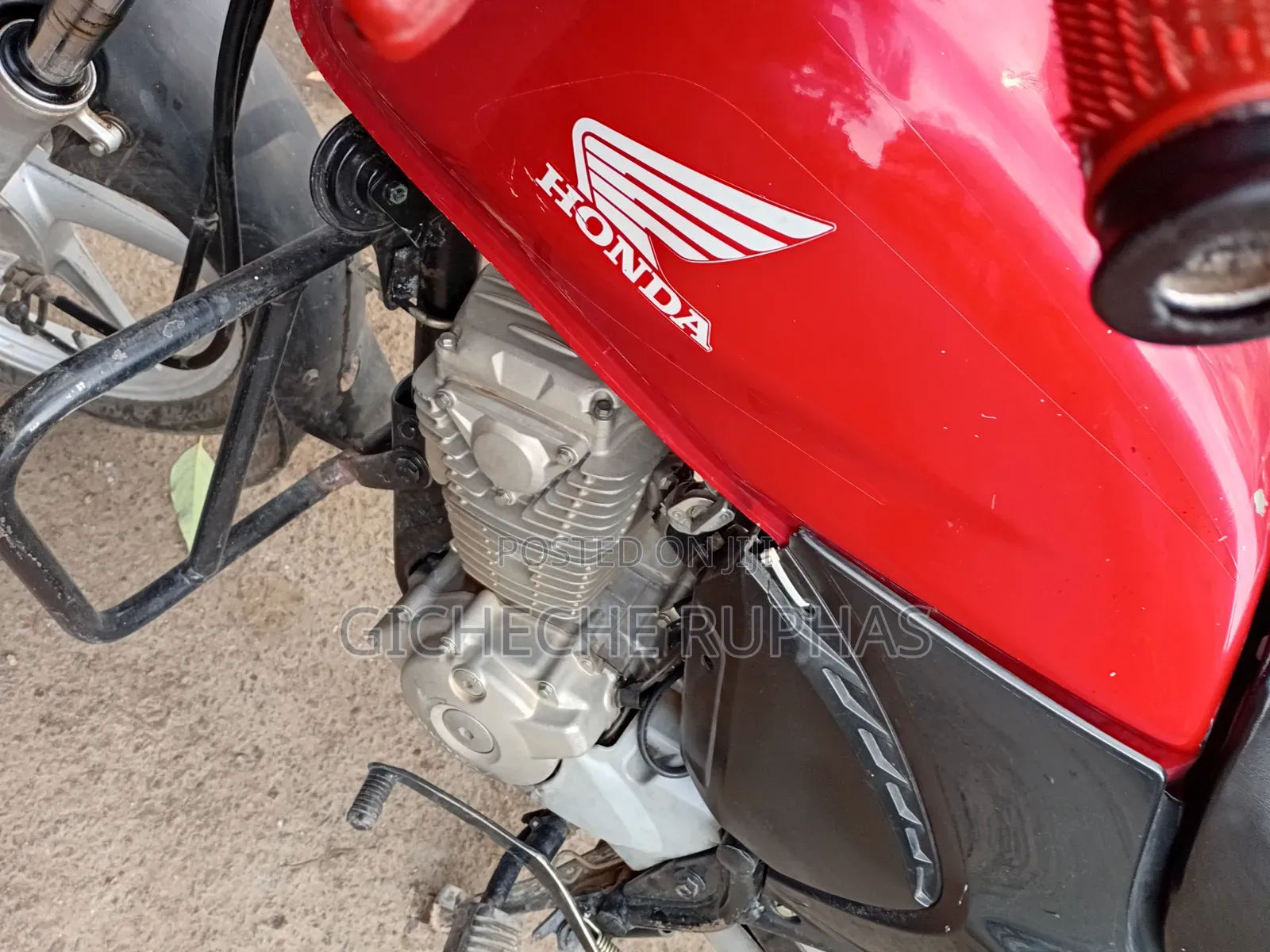Honda CB 2025 Red