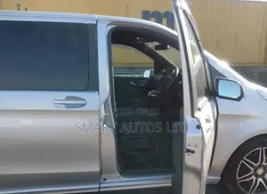 Mercedes-Benz V-Class 2019 Silver