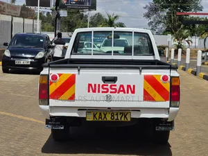 Nissan NP300 2006 White