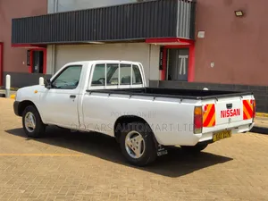 Nissan NP300 2006 White
