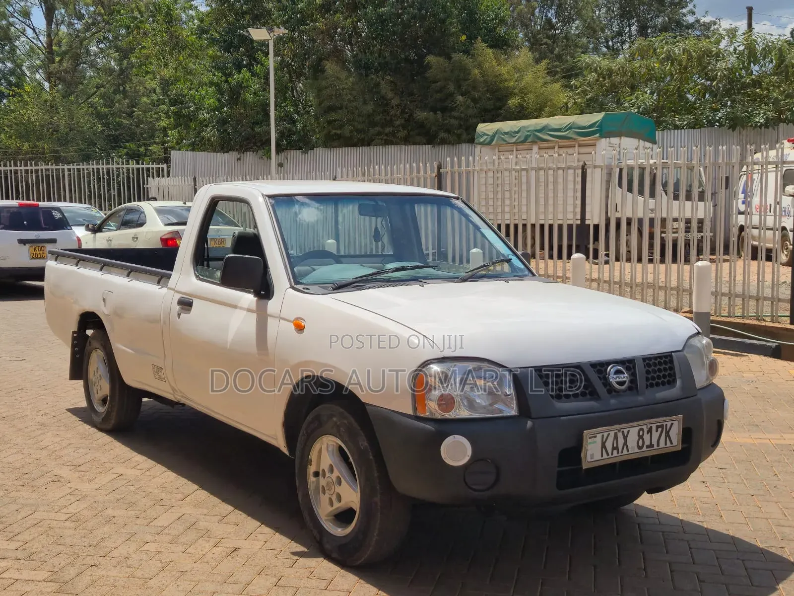 Nissan NP300 2006 White