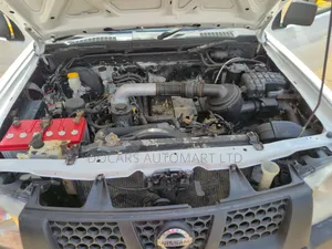 Nissan NP300 2006 White