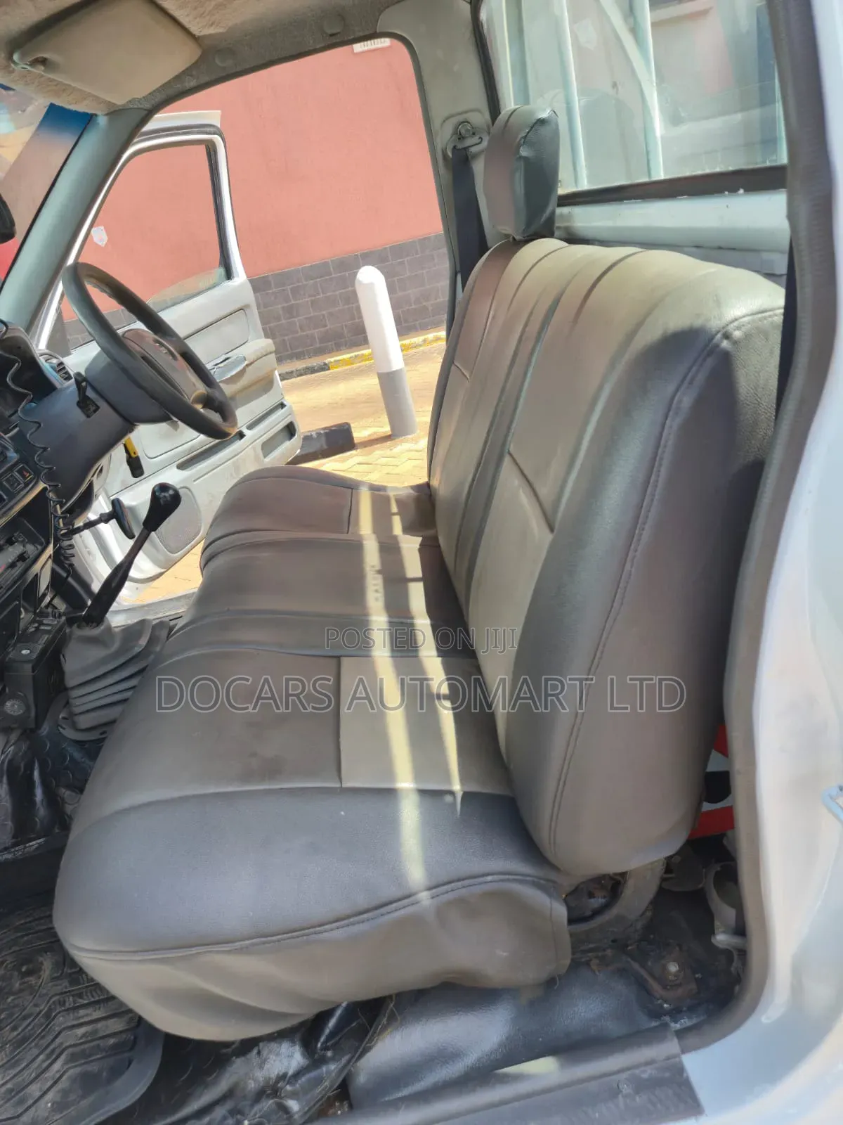 Nissan NP300 2006 White