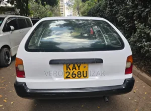 Toyota Corolla 1999 White