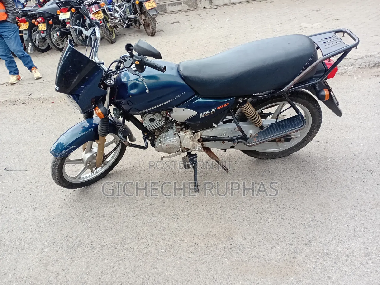 TVS HLX 125 2024 Gold