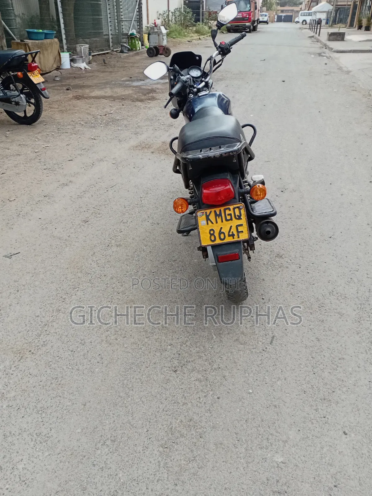 TVS HLX 125 2024 Gold