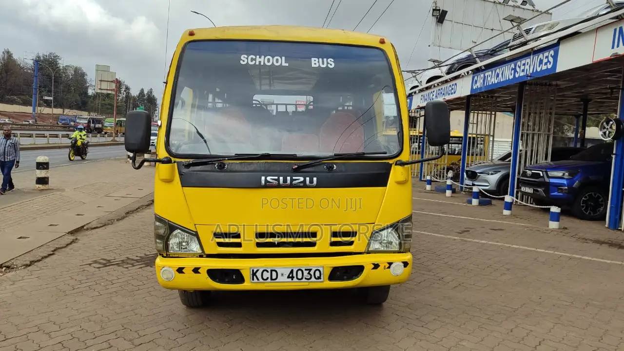 Isuzu NQR 2014 Yellow