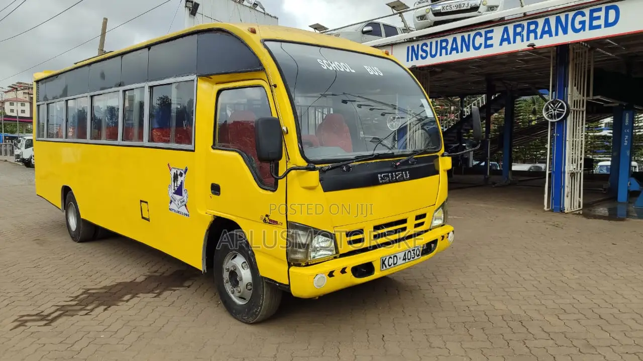 Isuzu NQR 2014 Yellow