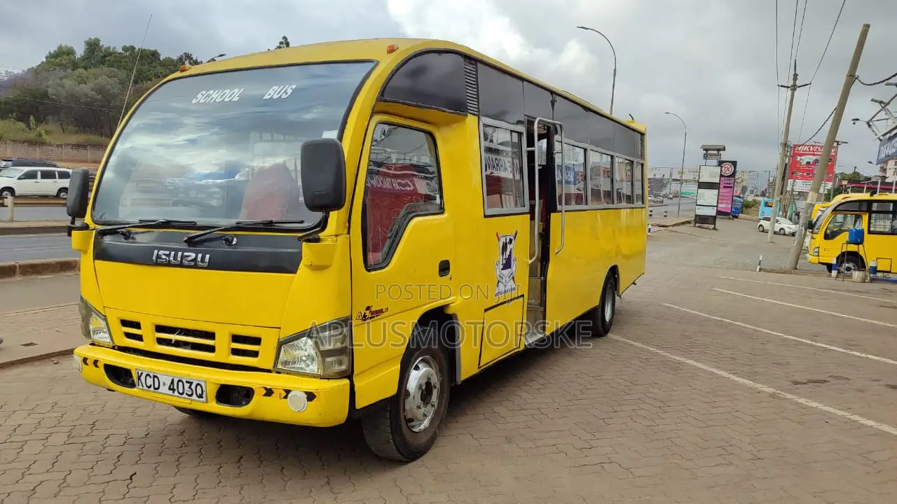 Isuzu NQR 2014 Yellow