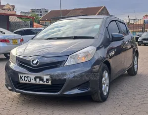 Toyota Vitz 2014 Gray